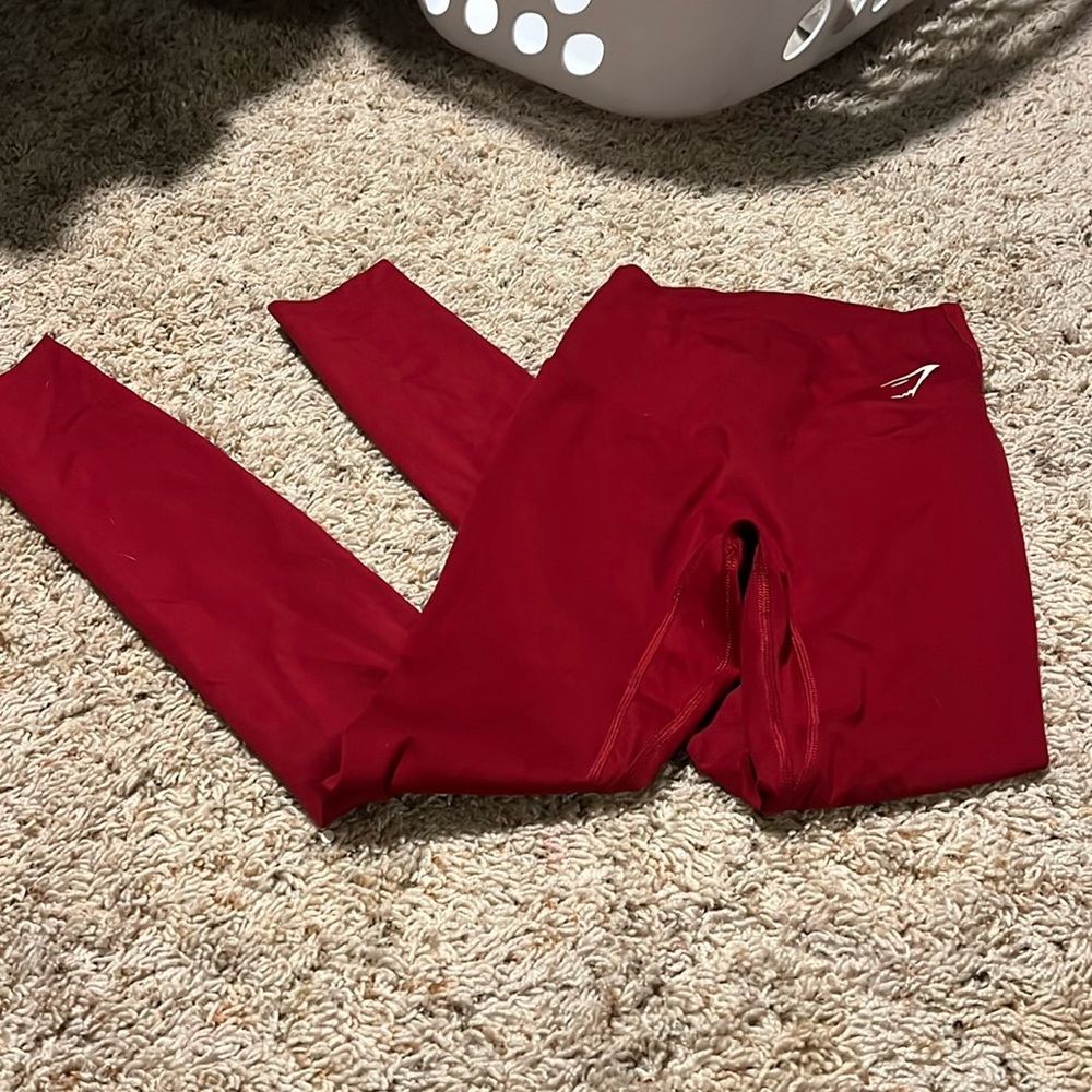 GYMSHARK legging’s burgandy color!